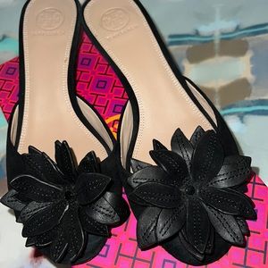 Tory Burch size 7, black suede, open toe, kitten, heel sandal with flower